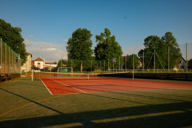Víceúčelové hřiště v&nbsp;Jeníkovicích